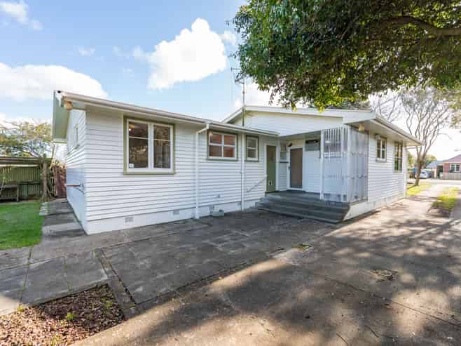 26 Park Road, West End