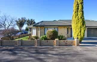 714 Pioneer Highway, Takaro