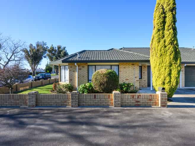 714 Pioneer Highway, Takaro