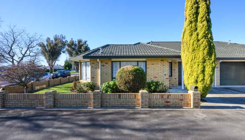 714 Pioneer Highway, Takaro