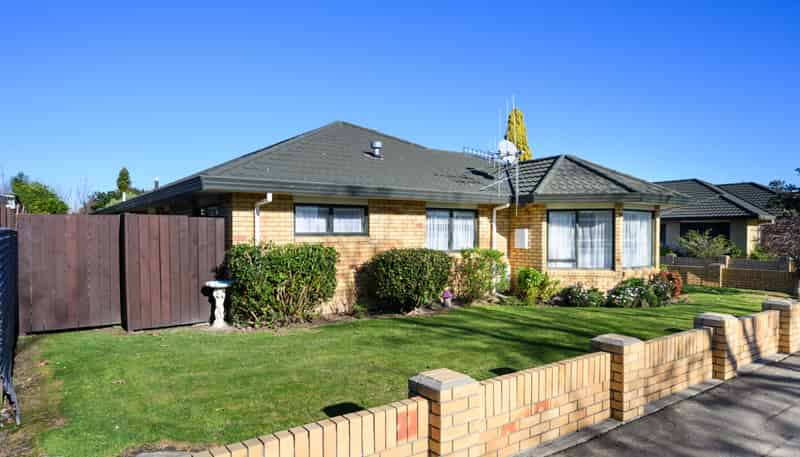 714 Pioneer Highway, Takaro