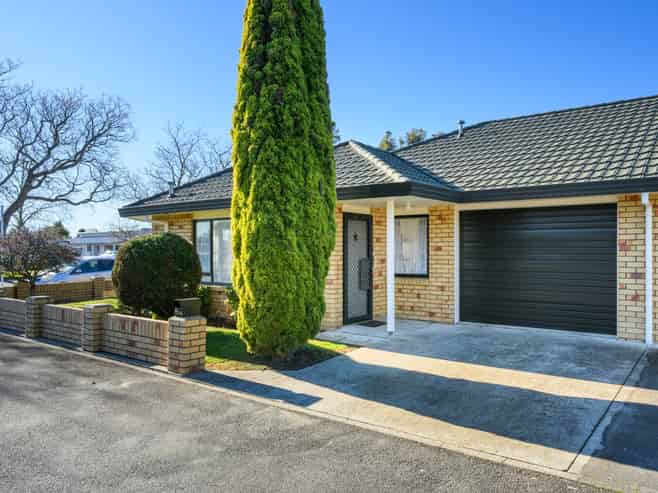 714 Pioneer Highway, Takaro
