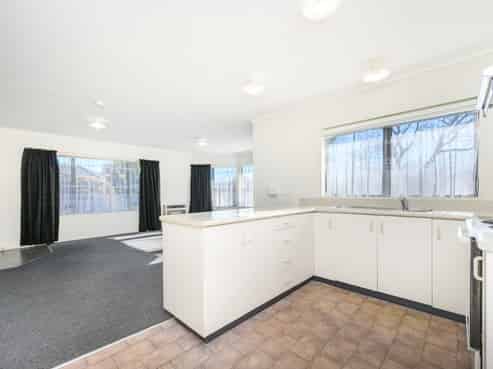 714 Pioneer Highway, Takaro