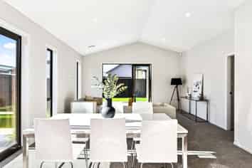 14 Halley Drive, Chartwell
