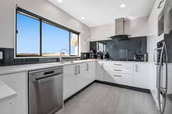 18 Roseville Road, Gulf Harbour