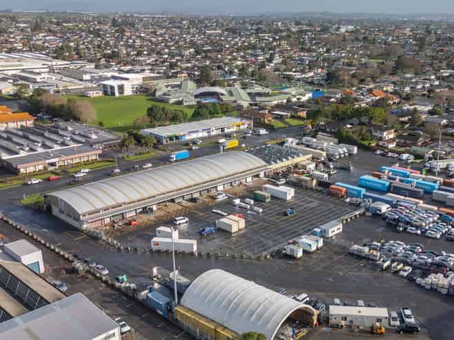 Warehouse and Yard - Bayleys Master Agency