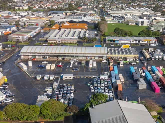 Warehouse and Yard - Bayleys Master Agency