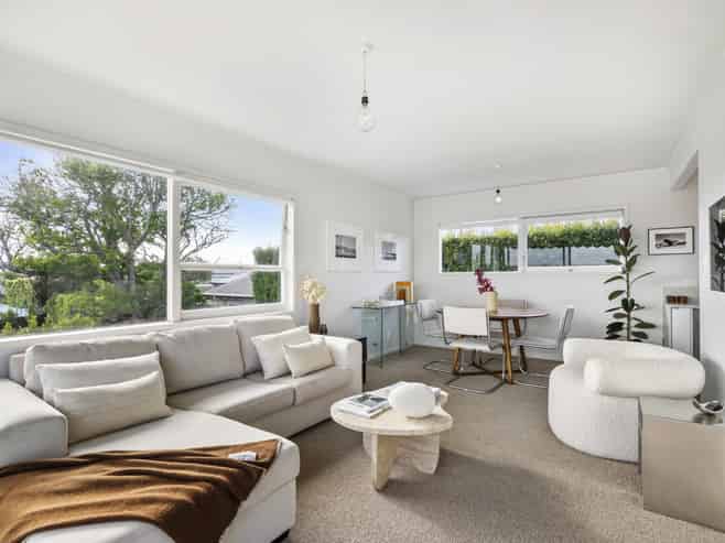 4/134 Calliope Road, Devonport