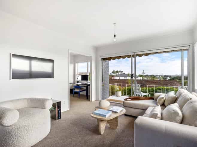 4/134 Calliope Road, Devonport