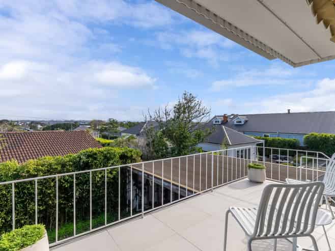 4/134 Calliope Road, Devonport
