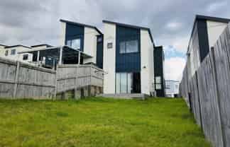 3B  Putiputi Way, Papakura
