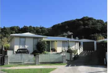 20 Kumeroa Grove, Wainuiomata