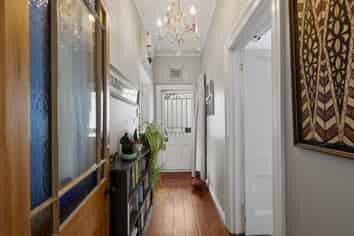 89 Bridge Street, Bulls