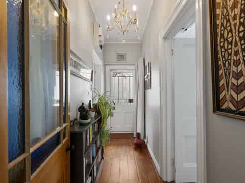 89 Bridge Street, Bulls