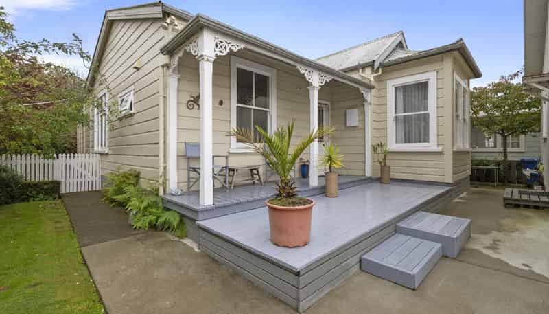 89 Bridge Street, Bulls