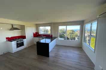 1/28 Beach Road, Castor Bay