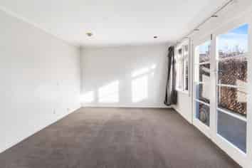 17a Clifton Terrace, West End