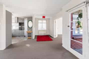 17a Clifton Terrace, West End