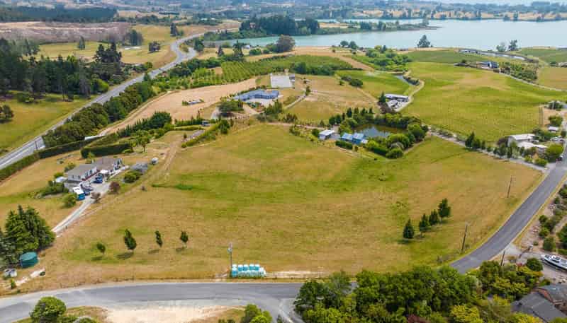 19 Bronte Road East, Mahana