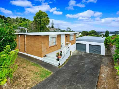 1/4 Lynn Road, Bayview