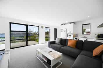 1/2 Searancke Place, Fairfield