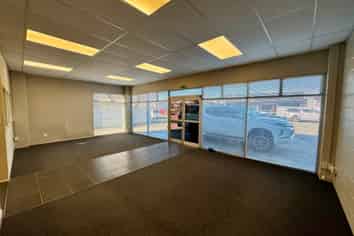 235sqm Showroom and Warehouse For Lease