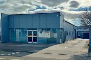 235sqm Showroom and Warehouse For Lease