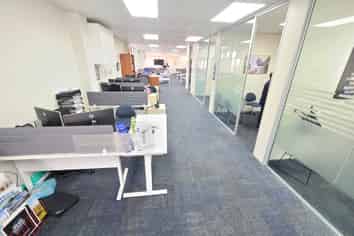 374M² ROAD FRONTAGE OFFICE/ RETAIL SPACE
