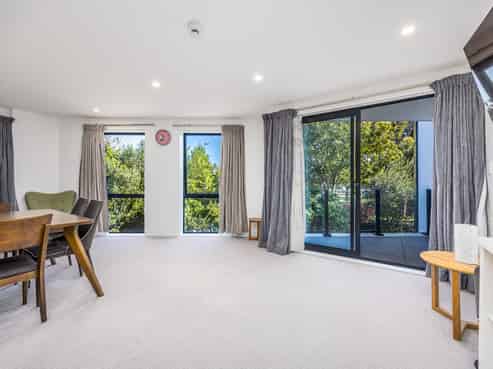 52/8 Thompson Park Road, Mount Wellington