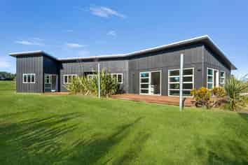 3 Mowhia Grove, Waitarere
