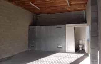 Tradie Lock-up Central Petone