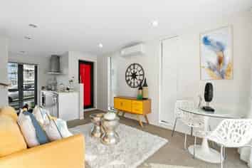 9/10 Silver Moon Road, Albany Heights