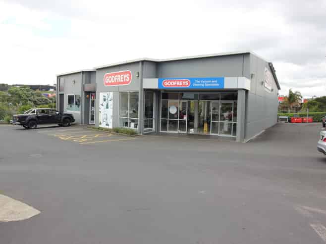 Large retail space available on Link Drive