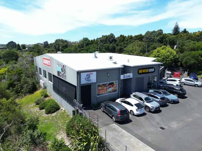 Large retail space available on Link Drive