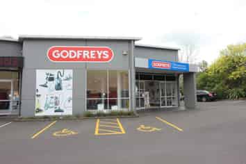 Large retail space available on Link Drive