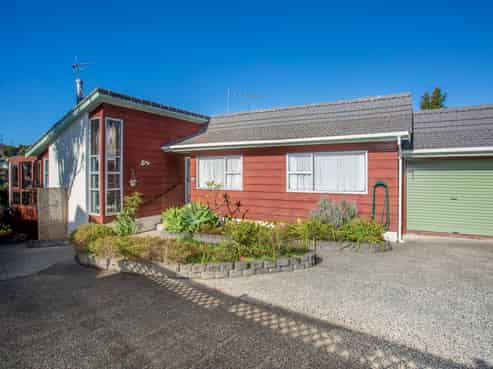 2/21 Helvetia Drive, Browns Bay