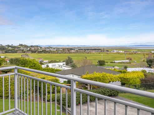 105 Alexander Close, Thames