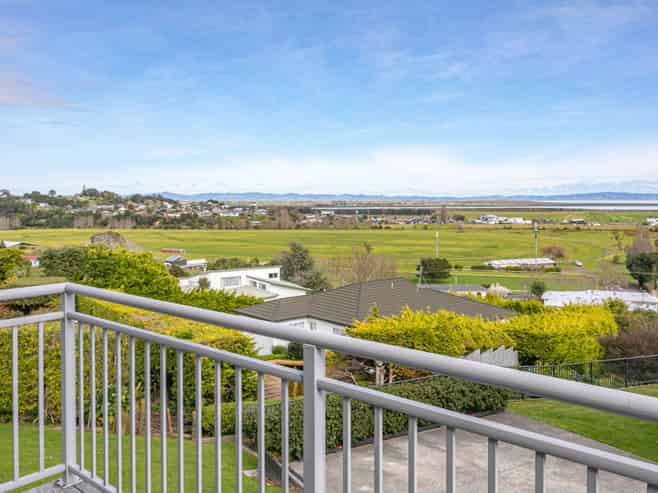 105 Alexander Close, Thames