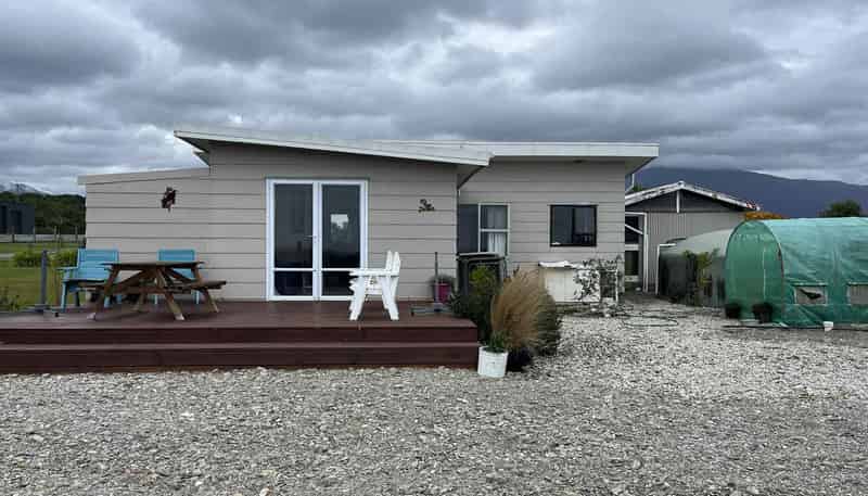 45 Johnston Crescent, Haast