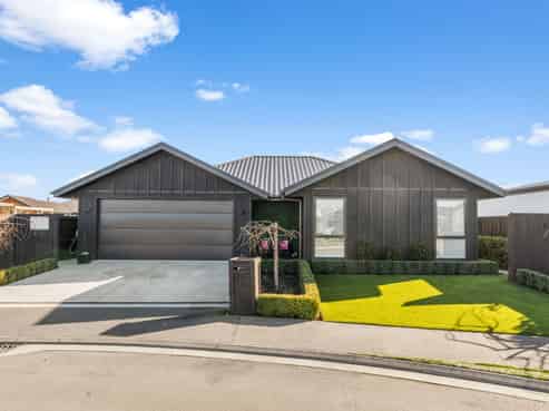 8 Biggles Place, Lincoln
