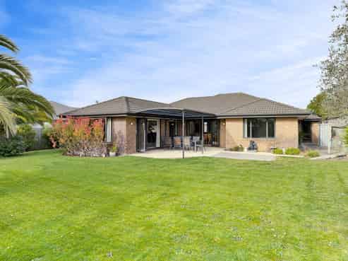 18 Sandalwood Place, Waimairi Beach