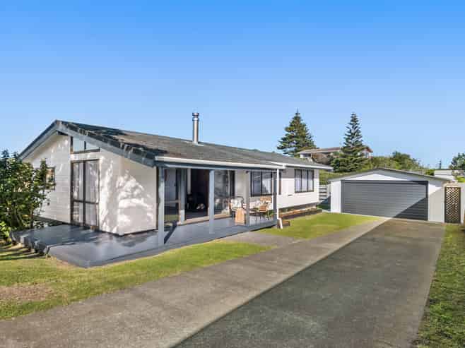 3 Tasman Road, Otaki Beach