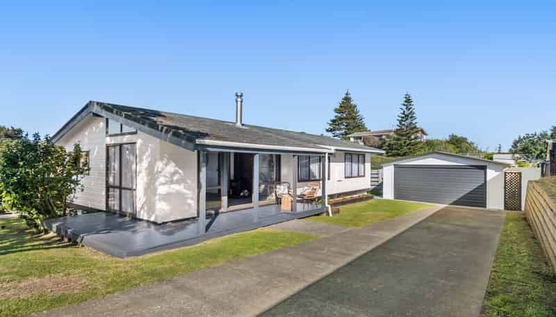 3 Tasman Road, Otaki Beach