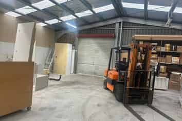 Inglewood Main Street Showroom / Workshop