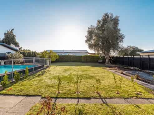 910A Ferguson Street, Akina
