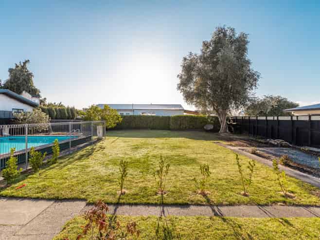 910A Ferguson Street, Akina