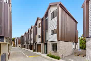6/10 Meadowbank Road, Meadowbank