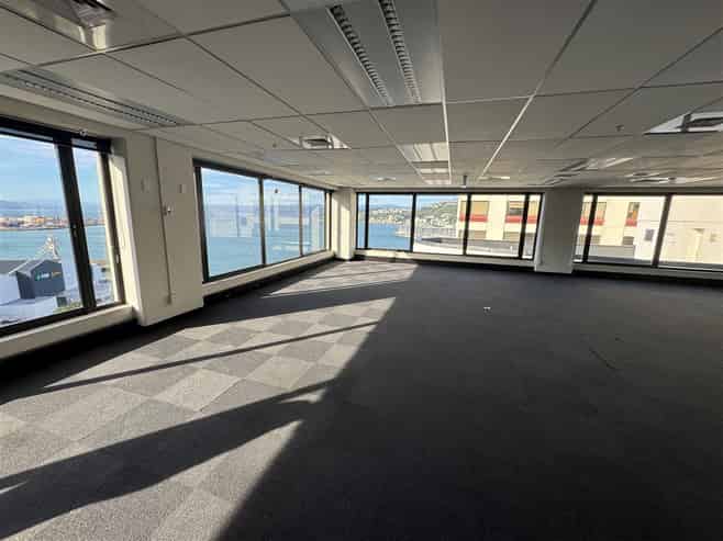 Top Floor With Spectacular Views