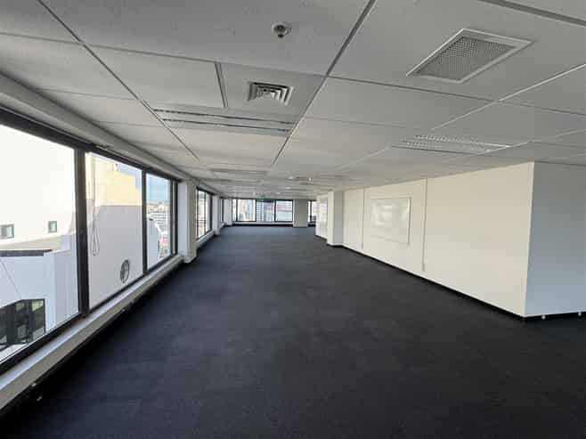 Top Floor With Spectacular Views