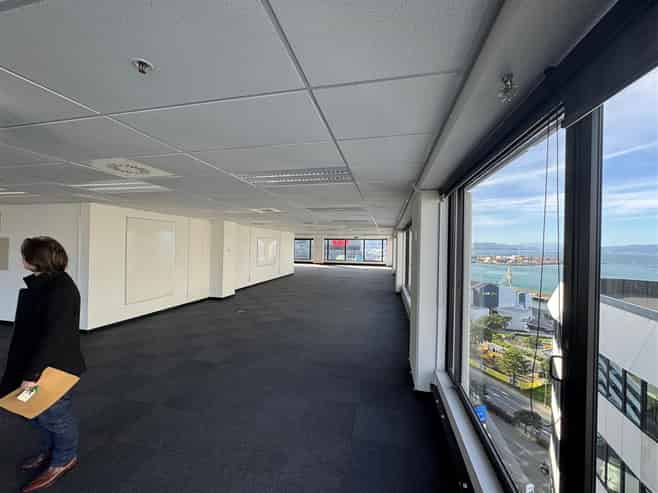 Top Floor With Spectacular Views